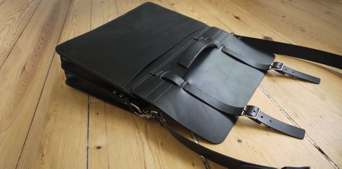 Bridle Leather Bag In Black