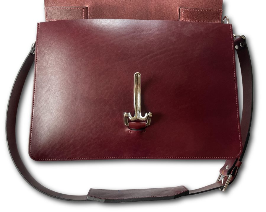 collar fastened leather bag